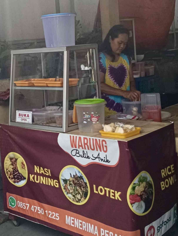 Warung Lotek Bu Jamingun: Rasa Tradisional yang Menggigit Jiwa Cilacap